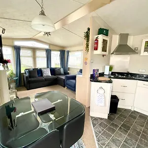 https://modern-holiday-home-skipsea-sands-static-hire.yorkshirehotels.net