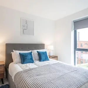 https://brand-new-apartment-in-the-heart-of-york-with-free-parking.yorkshirehotels.net