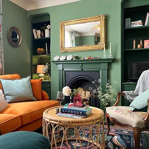 Cute Georgian Cottage, Central, Newly Renovated Bath
